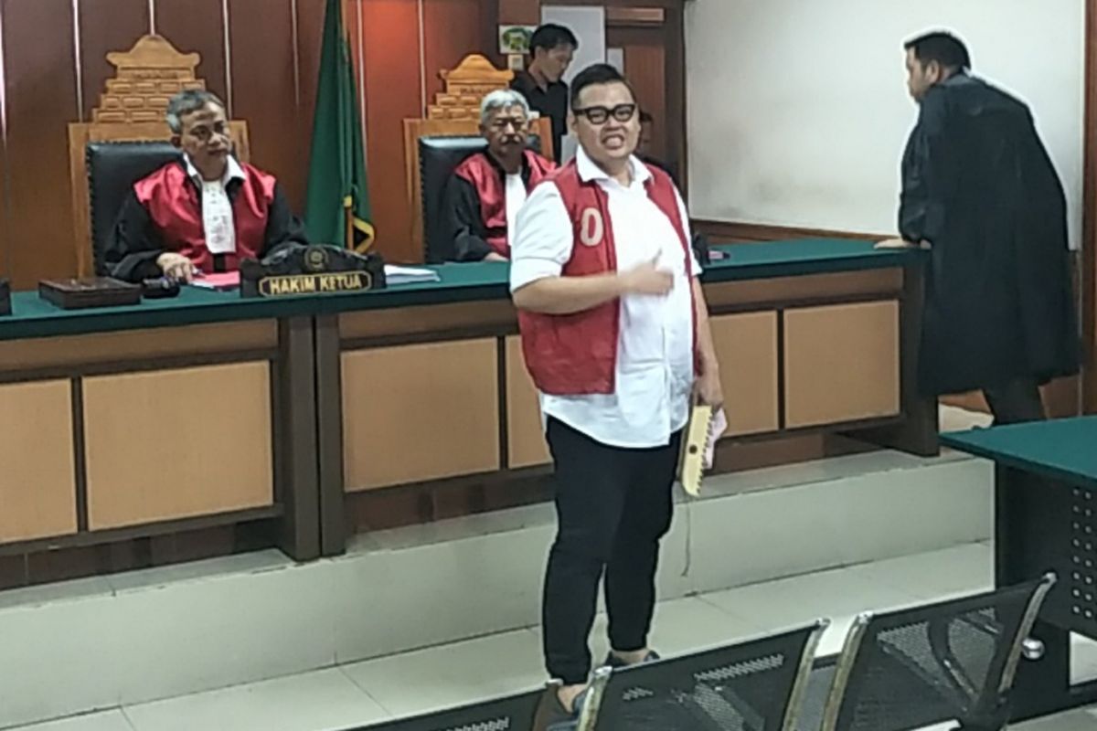 Reza Bukan setelah membacakan eksepsi terkait kasus dugaan penyalahgunaan narkotika yang menjeratnya dalam ruang sidang Pengadilan Negeri Jakarta Barat, Rabu (14/11/2018).