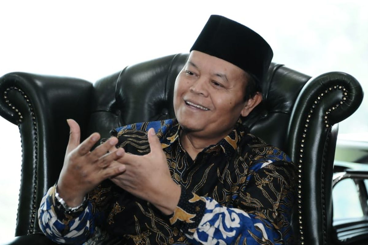 Wakil Ketua MPR RI Hidayat Nur Wahid (HNW) saat melakukan audiensi dengan delegasi Dewan Pimpinan Pusat Ikatan Mahasiswa Muhammadiyah (DPP IMM) di ruang kerja, Gedung Nusantara III, Kompleks Gedung MPR/DPR/DPD, Senayan, Jakarta, Kamis (25/7/2019).
