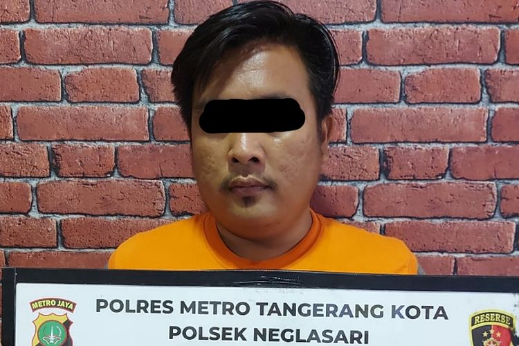 Pelaku pengedar narkotika jenis sabu di Kecamatan Neglasari, Kota Tangerang ditangkap polisi di Kalideres Jakarta Barat, Rabu (5/10/2022). Tersangka sudah diamankan polisi dengan barang bukti 67 paket sabu..
