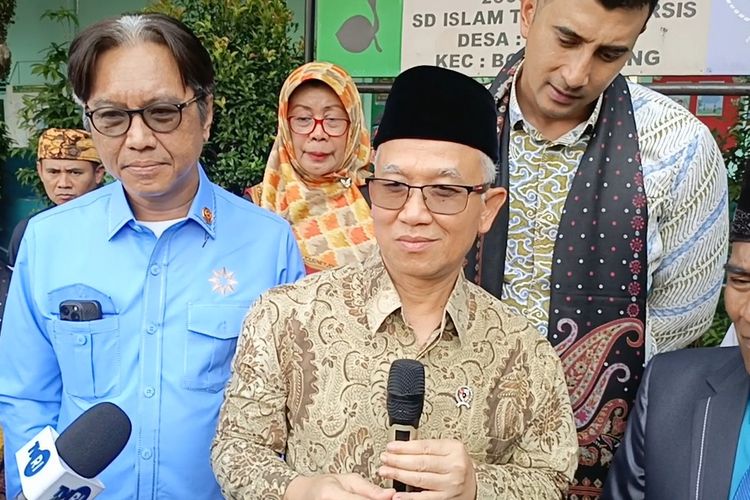 Wamen Dikdasmen Enggan Tanggapi Keracunan MBG dan Program Dedi Mulyadi Siswa Masuk Barak Militer