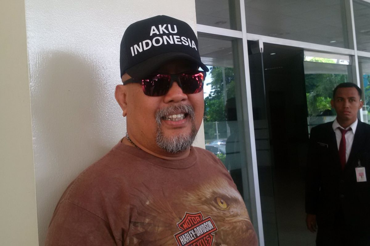 Indro Warkop menjenguk artis peran Julia Perez atau Jupe di Rumah Sakit Cipto Mangunkusumo (RSCM), Jakarta Pusat, Rabu (22/3/2017).