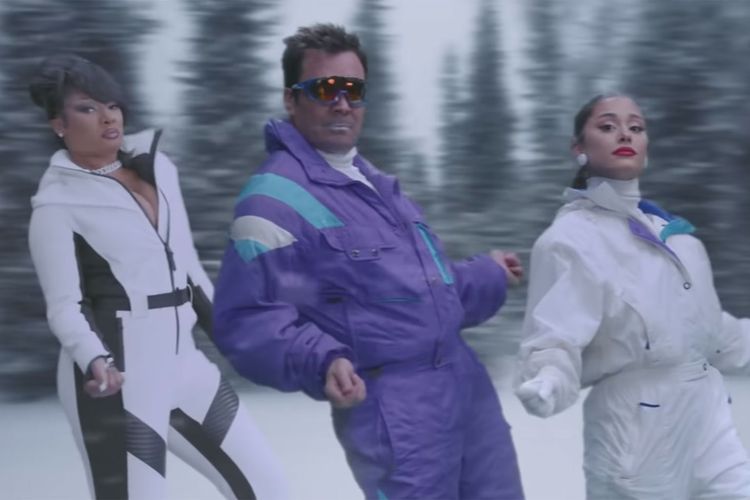 Kolaborasi Jimmy Fallon, Ariana Grande, dan Megan Thee Stallion dalam It Was A... (Masked Christmas)