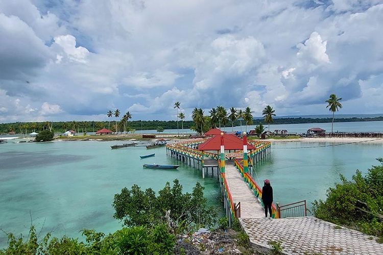 Pantai Wantopi. 

