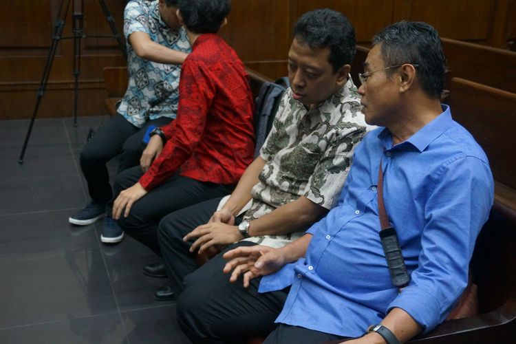 Mantan Ketua Umum PPP M Romahurmuziy sebelum sidang pemeriksaan saksi di Pengadilan Tipikor Jakarta, Rabu (13/11/2019).