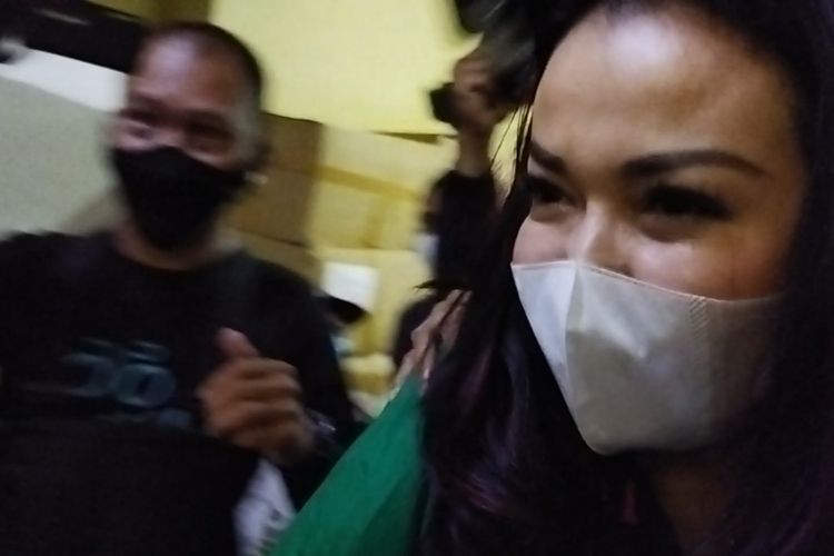 Tersangka Jennifer Jill di Polres Jakarta Barat, Kamis (18/2/2021). 