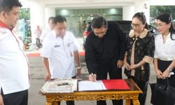 Pemprov Sulut Hibahkan 1 Unit Mobil Kepada SAG Sulutteng