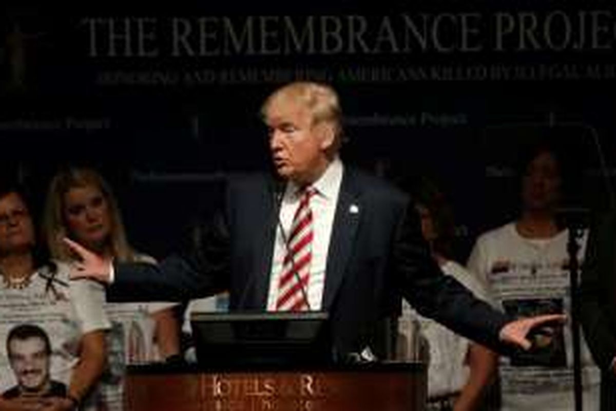 Capres AS dari Partai Republik, Donald Trump, berpidato dalam kampanye di kota Houston, Texas, Sabtu (17/9/2016).
