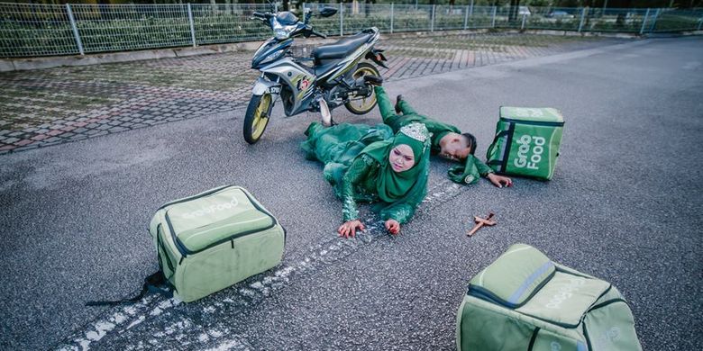 Pasangan Malaysia, Nur Atiqah dan Mohamad Afandi melakukan foto pernikahan bertema GrabFood.