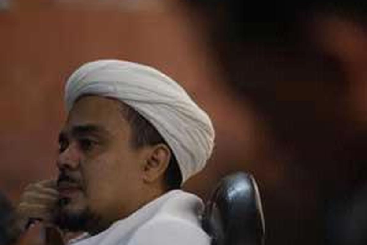 Ketua Front Pembela Islam (FPI), Habib Rizieq Shihab, menjalani persidangan di Pengadilan Negeri Jakarta Pusat, Senin (1/9), terkait kasus pemukulan anggota Laskar Pembela Islam terhadap anggota Aliansi Kebangsaan untuk Kebebasan Beragama dan Berkeyakinan di Monas beberapa waktu lalu. Persidagan kali ini dengan agenda mendengarkan keterangan saksi-saksi. 