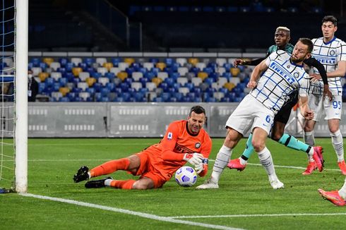 Babak I Napoli vs Inter Milan, Nerazzurri Tertinggal akibat Gol Bunuh Diri Handanovic