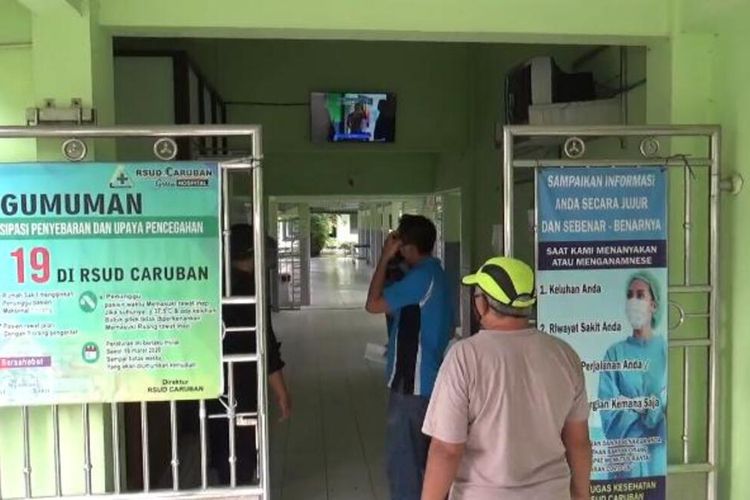 DITUTUP—Poliklinik instalasi rawat jalan RSUD Caruban, Kabupaten Madiun ditutup setelah satu dokter yang bertugas di ruangan itu terpapar corona.