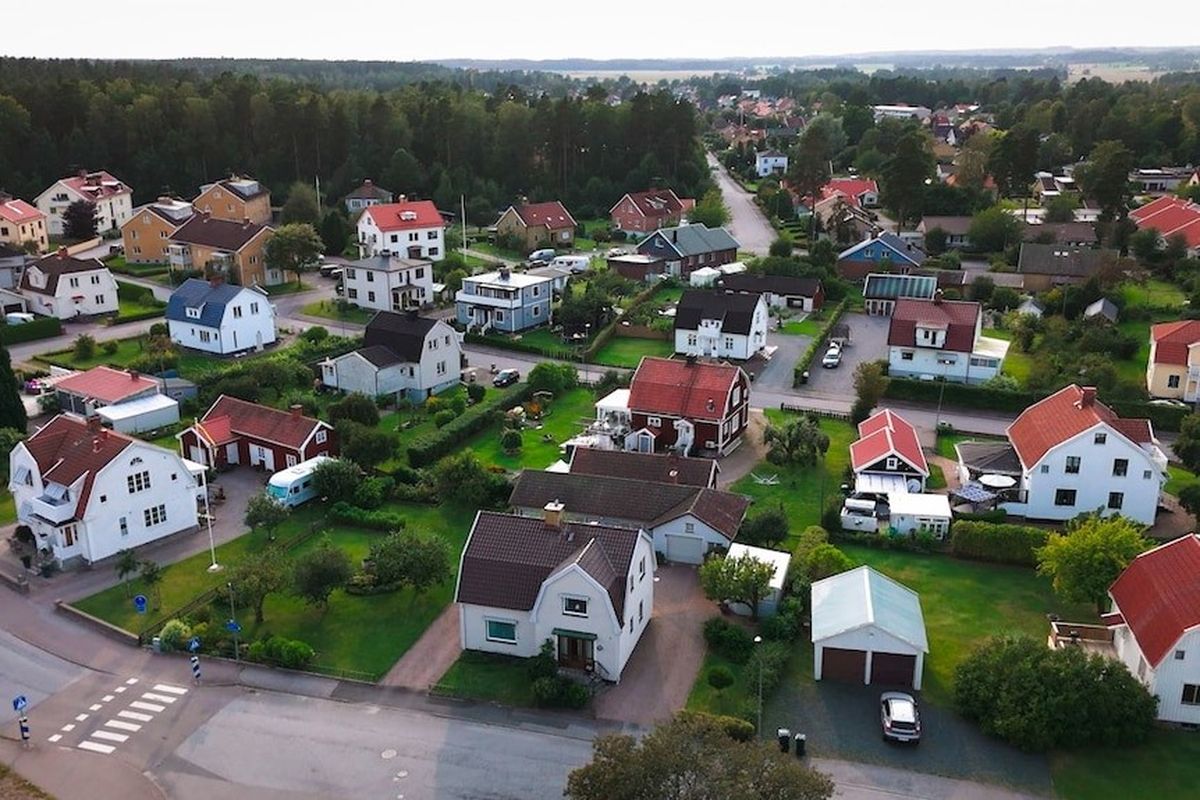 Kota Götene di Swedia siap menyambut penduduk baru, asalkan mereka memenuhi kriteria tertentu. Kota Gotene menjual tanah dengan harga sangat murah. Foto diterbitkan ABC News pada Sabtu (31/8/2024).