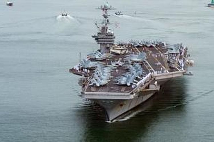 Kapal induk bertenaga nuklir milik AL Amerika Serikat, USS George Washington.