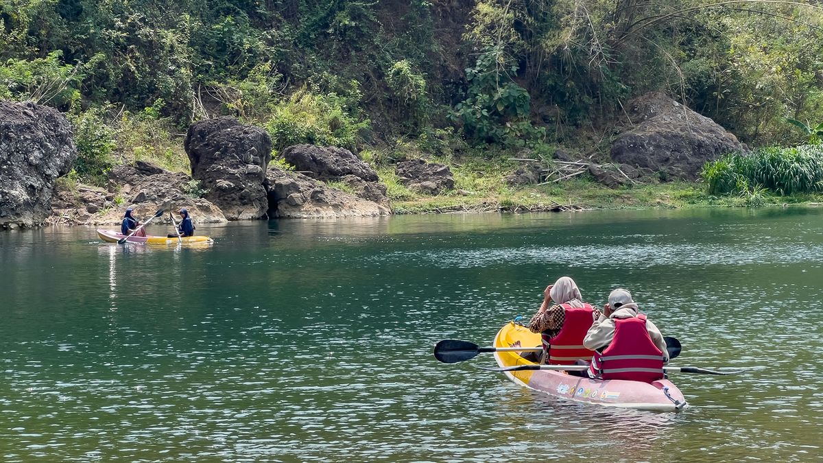 Oya Kedungjati Valley in Yogya: Canoeing, Picnicking, and Swimming