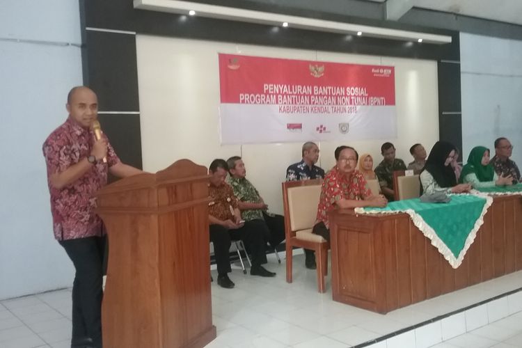 Tenaga Ahli Kantor Staf Presiden RI Panji Ruky saat acara penyerahan BPNT di Kendal, Kamis (24/5/2018). 