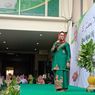 Tangis Haru Keluarga Sambut Kepulangan Mundjidah Usai Tak Jabat sebagai Bupati Jombang