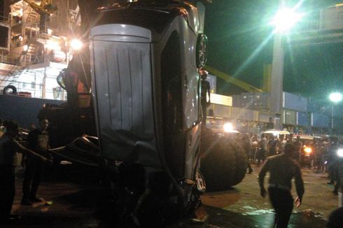 Mobil Terjun ke Laut di Jayapura, Satu Keluarga Tewas