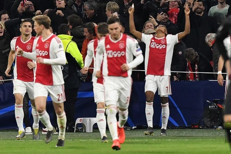 David Neres dan rekan-rekannya merayakan gol pada pertandingan Ajax Amsterdam vs Juventus di Johan Cruijff Arena dalam perempat final Liga Champions, 10 April 2019. 