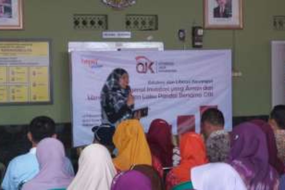 Acara pelatihan inklusi keuangan oleh OJK di Cirebon Minggu (14/2/2016)