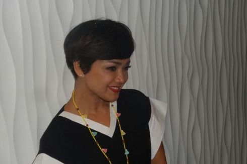 Nirina Zubir Bentuk Otot Perut untuk 