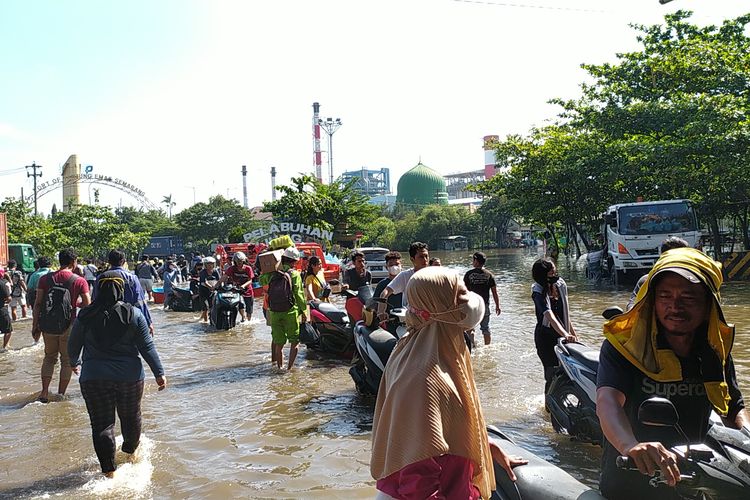 Situasi rob di Pelabuhan Tanjung Emas Semarang, Jateng. Selasa (24/5/2022)