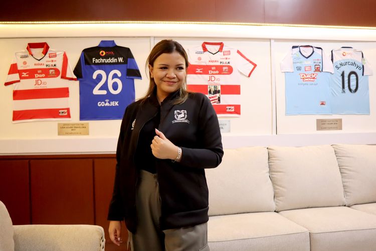 Direktur Utama PT Polana Bola Madura Bersatu (PBMB) yang membawahi klub Liga 1 Madura United, Annisa Zhafarina Qosasi.