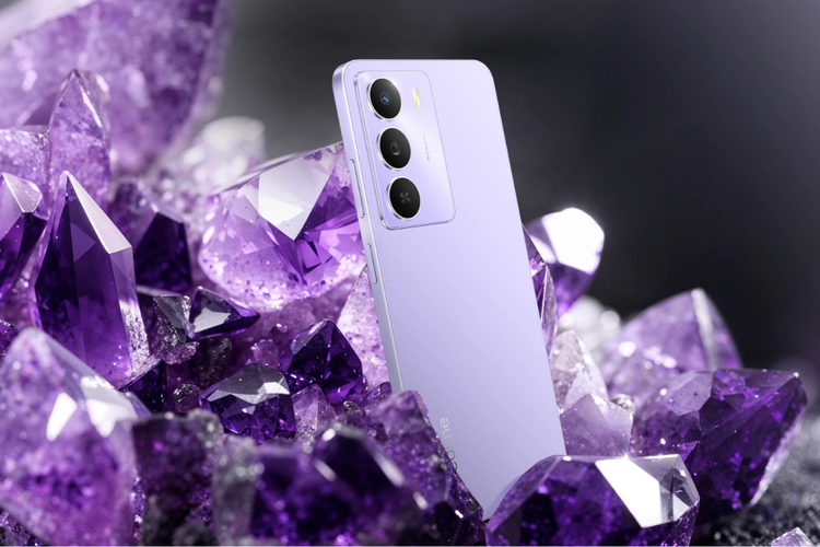 Realme Narzo 80 Lite 5G varian warna Crystal Purple. 
