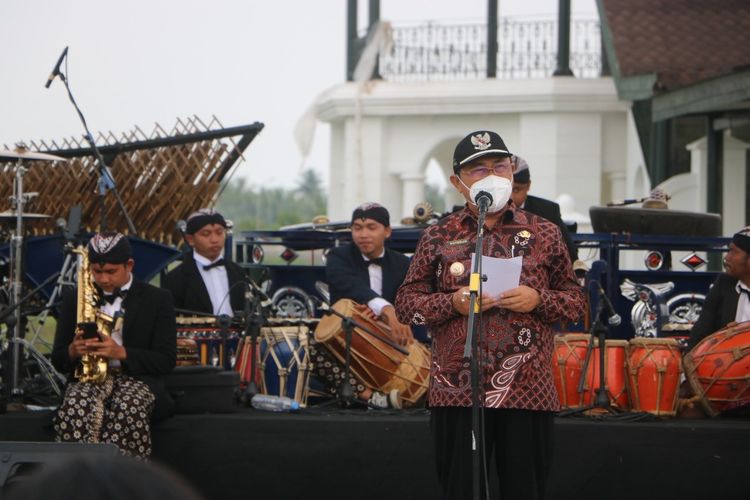 Bupati Kulon Progo, Sutedjo meluncurkan sejumlah lagu ikon pariwisata kabupaten Kulon Progo, Daerah Istimewa Yogyakarta. Peluncuran berlangsung Bale Kambang dalam kawasan Bandara Udara Yogyakarta International Airport (YIA) di Kapanewon, Kapanewon Temon, pada Jumat (25/03/2022).