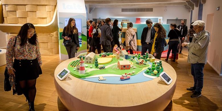 Pameran alur produksi makanan untuk anak-anak di International City of Gastronomy, Lyon, Perancis. 