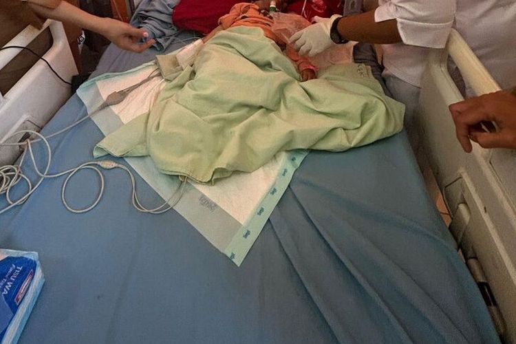 Ka dirawat di rumah sakit karena cacing menggumpal di perutnya. Ka warga Kabupaten Seluma, Bengkulu.