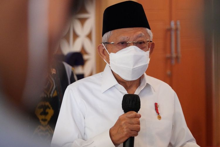 Wakil Presiden Ma'ruf Amin memberikan keterangan pers setelah menghadiri acara peringatan hari ulang tahun Konfederasi Sarikat Buruh Muslim Indonesia di Sidoarjo, Jumat (30/9/2022).  