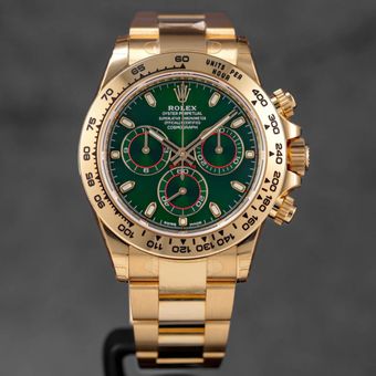 Anggun di lamaran El Rumi dan Syifa Hadju, Maia Estianty mencuri sorotan lewat jam tangan Rolex ikonis bernilai sekitar Rp 1,3 miliar.
