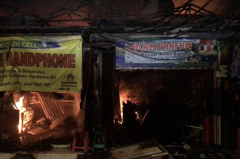 Selain Pasar Swalayan, Toko Parfum hingga Toko Handphone di Cilandak KKO Terbakar