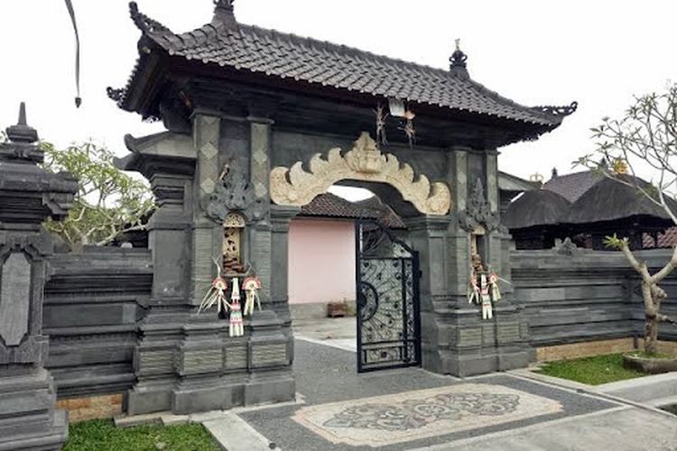 Rumah Adat Bali: Angkul-angkul
