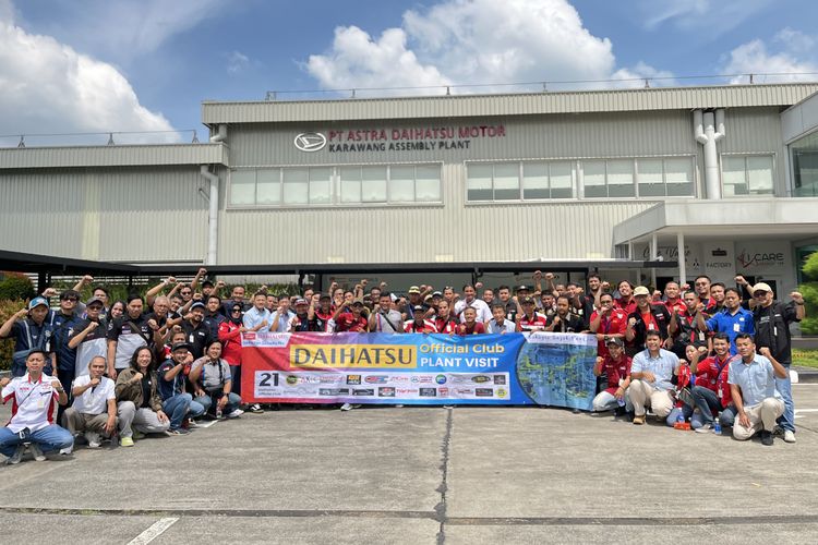 Daihatsu bawa komunitas lihat produksi mobil
