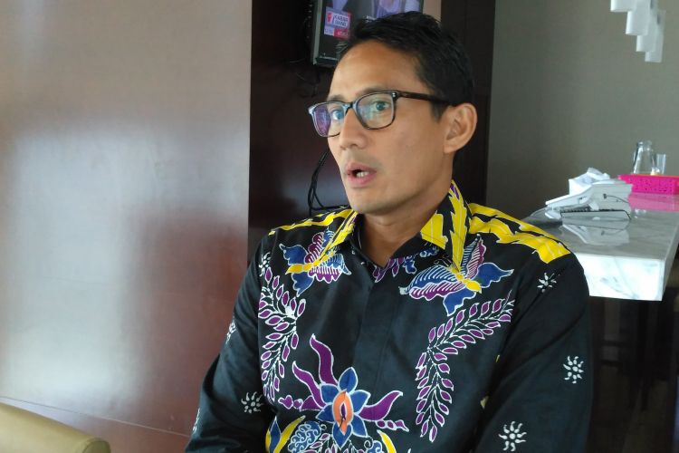 Calon wakil gubernur DKI Jakarta Sandiaga Uno saat diwawancara di Menara Karya, Kuningan, Jakarta Selatan, Senin (27/3/2017).