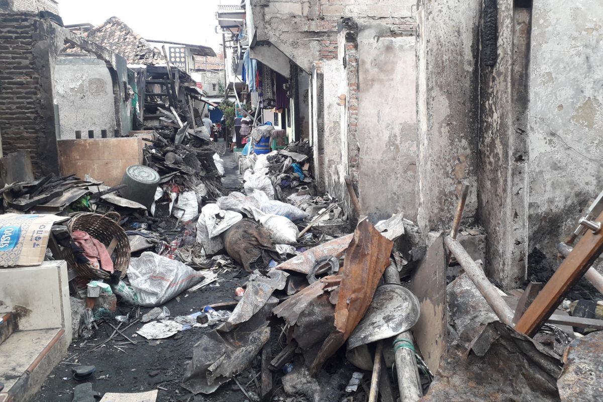 Lokasi kebakaran di Jalan Tenggulun Menteng, Senin (16/7/2018).