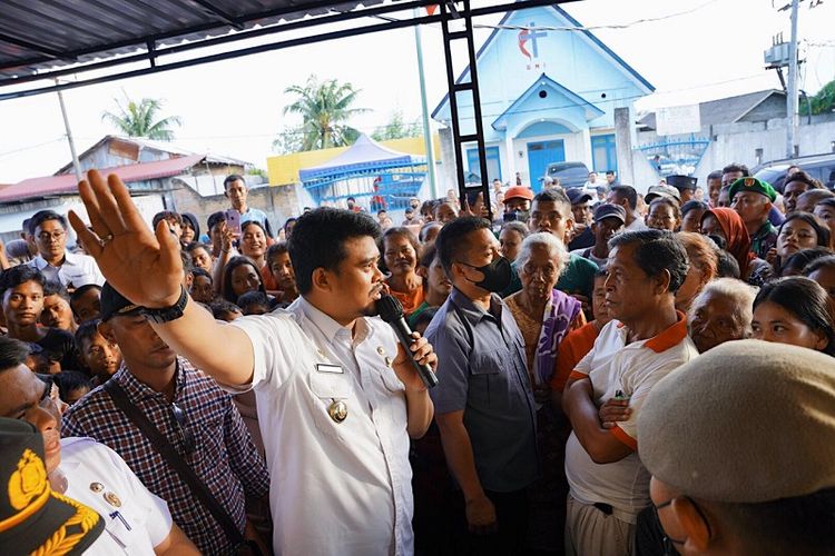 Wali Kota (Walkot) Pemerintah kota (Pemkot) Medan Bobby Nasution memberikan bantuan sosial (bansos) kepada pelaku UMKM dan nelayan guna membantu kebutuhan pascakenaikan harga BBM dan untuk mengendalikan inflasi. 