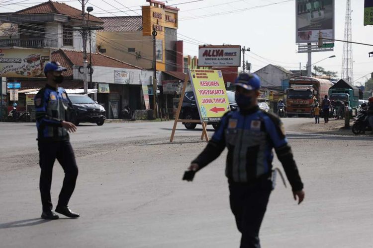 Salah satu titik rawan macet di simpang empat Buntu, Kabupaten Banyumas, Jawa Tengah.