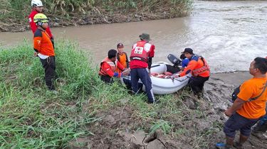 Tiga Warga Kendal Tercebur Saat Menyusuri Sungai Pakai Ban Mobil: 2 Selamat, 1 Hilang