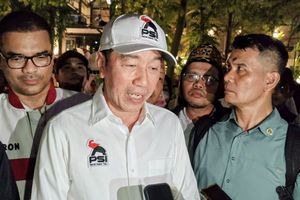 Kenakan Jaket PSI, Jokowi: Artinya Tahu Sendiri