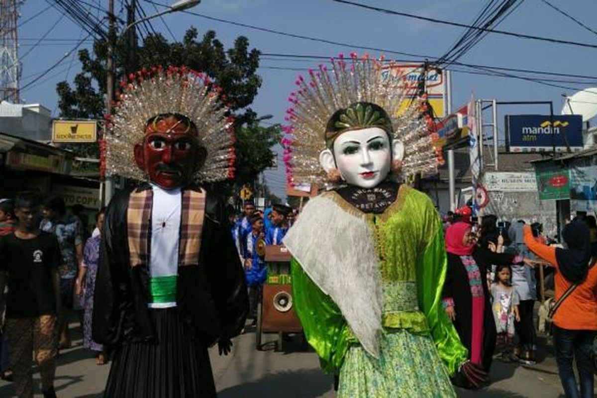 Festival Condet dibuka dengan pawai budaya Betawi di Jalan Raya Condet, Balekambang, Kramatjati, Jakarta Timur, Sabtu (30/7/2016).