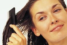 Wanita, Jangan Panik Saat Rambut Tipis karena Rontok