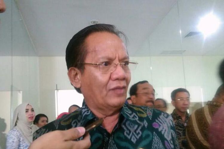 Gubernur Sulawesi Tengah Longki Djanggola usai pengukuhan TPAKD Sulteng, di Palu, Sulawesi Tengah, Kamis (22/9/2016).