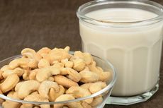 Lebih Sehat Susu Almond atau Susu Kacang Mede?