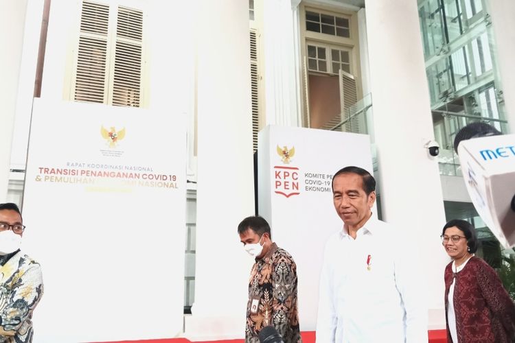 Presiden Joko Widodo usai membuka Rakornas Transisi Penanganan Covid-19 dan Pemulihan Ekonomi Nasional di Kompleks Kementerian Keuangan, Jakarta, Kamis (26/1/2023).