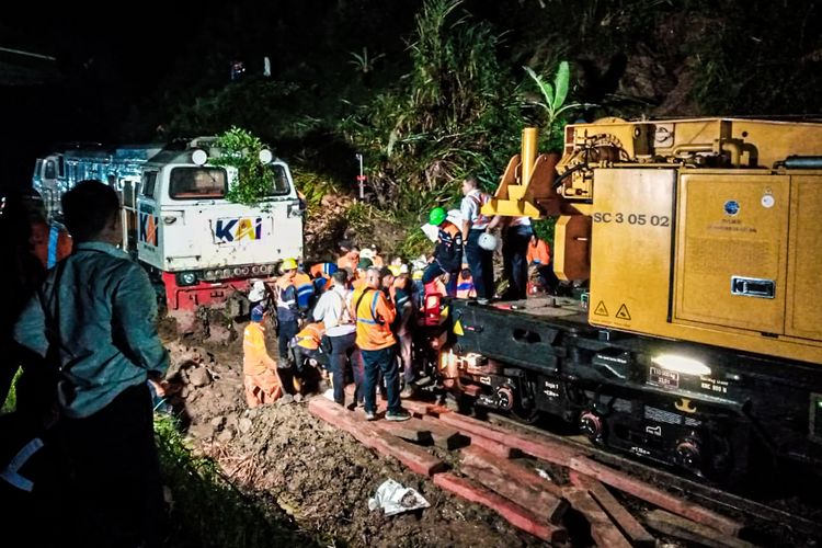 PT KAI Alihkan Penumpang KA Papandayan Naik Whoosh Tanpa Biaya Tambahan