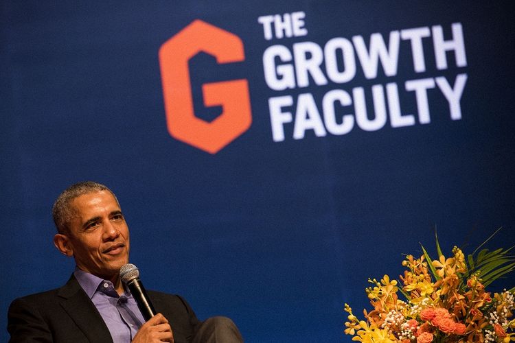 Mantan Presiden Amerika Serikat Barack Obama berbicara di Acara bertajuk In Conversation with President Barack Obama yang digelar oleh The Growth Faculty di Expo, Singapura, Senin pagi (16/11/2019)