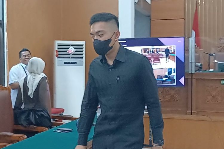 Terdakwa penganiayaan remaja berinisial D (17), Mario Dandy Satriyo (20) di ruang sidang Pengadilan Negeri Jakarta Selatan, Selasa (1/8/2023). 