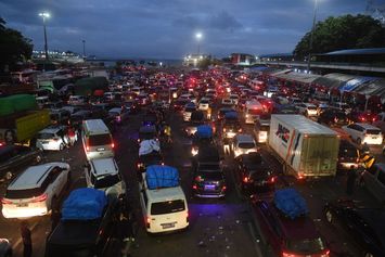 Pelabuhan Merak Diserbu Pemudik, Dua Pelabuhan Tambahan Dioperasikan